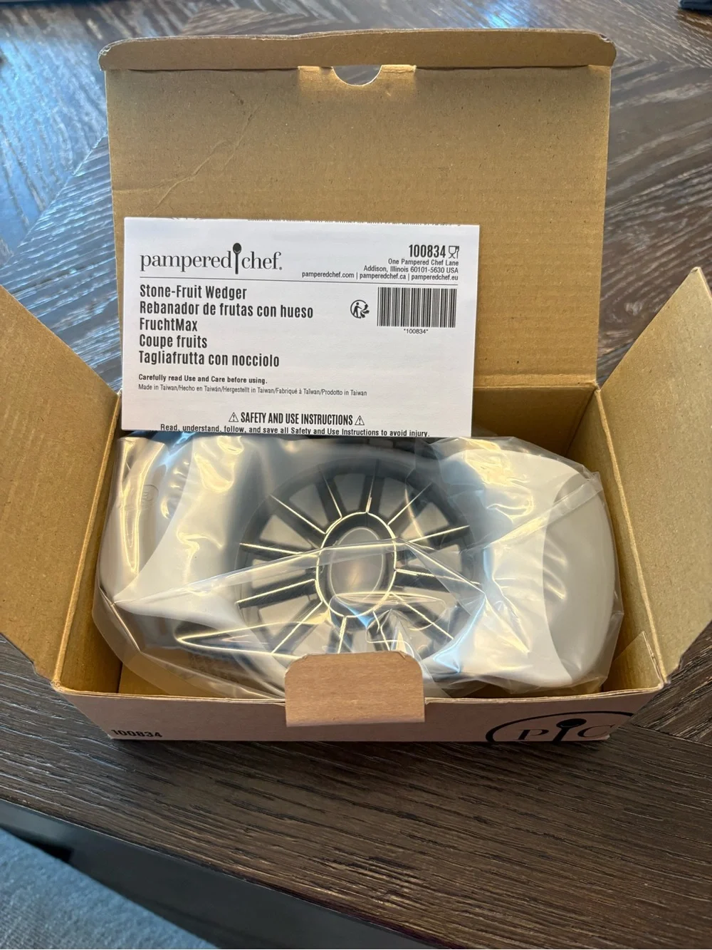 Pampered Chef Stone-Fruit Wedger